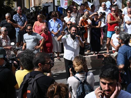Migranti, a Lampedusa tensioni contro ipotesi tendopoli