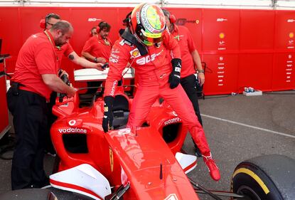 Mick Schumacher sulla Ferrari del papà: le foto più belle 3