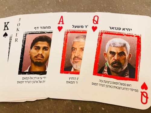 Il jolly, l'asso e la regina di cuori: perché Israele usa i mazzi di carte con i leader di Hamas