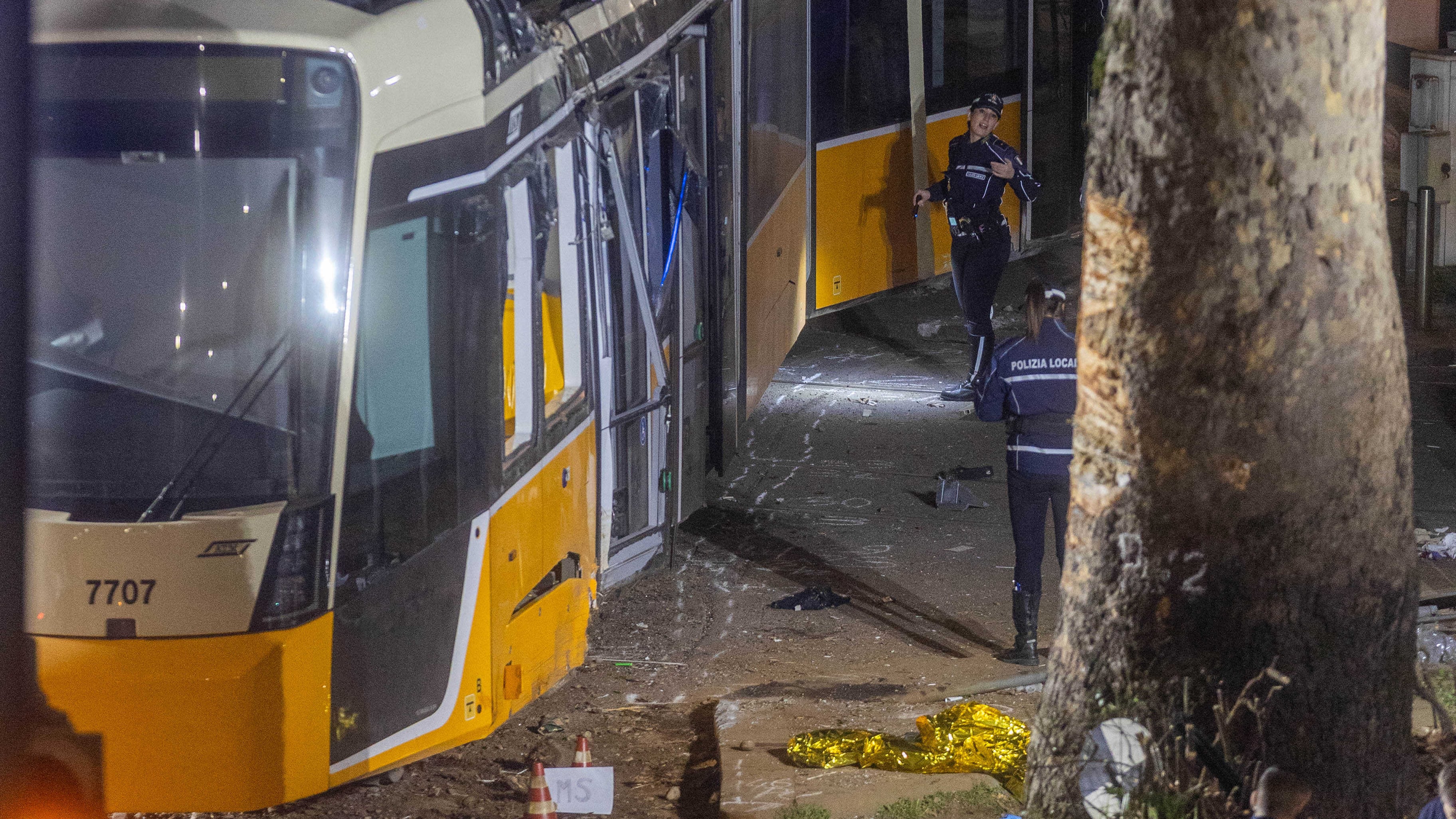 Tram, l'ipotesi dell'errore. La corsa per finire il turno