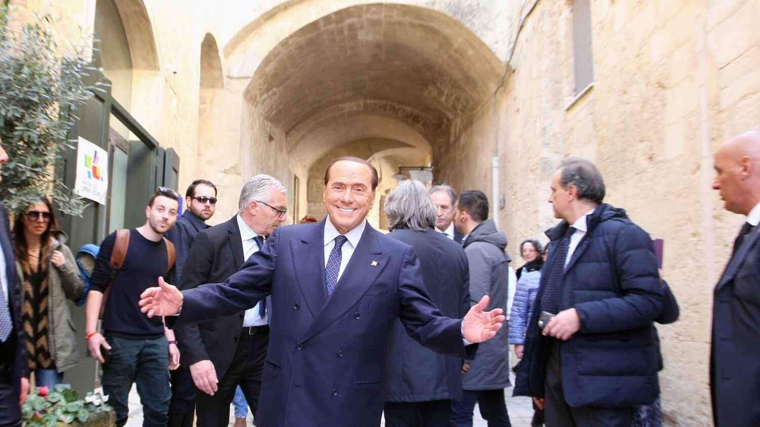 Berlusconi all'attacco: "In Europa metteremo i sovranisti all'angolo"