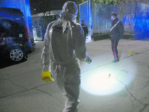 Spari nel campo rom: Comune e Prefettura decidono la chiusura
