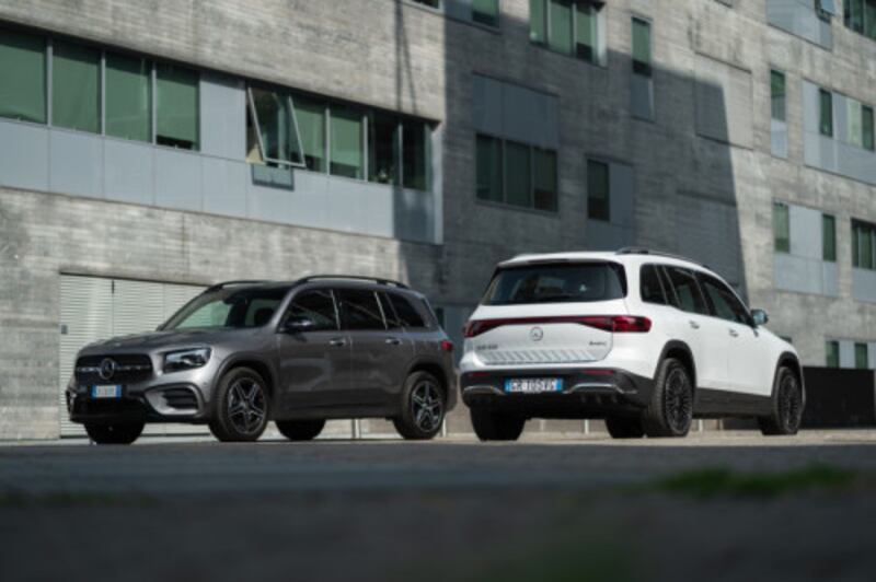 Mercedes-Benz EQB e GLB: guarda la gallery 18