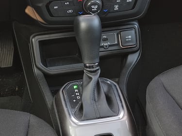 Jeep Renegade e-Hybrid, guarda le foto 12