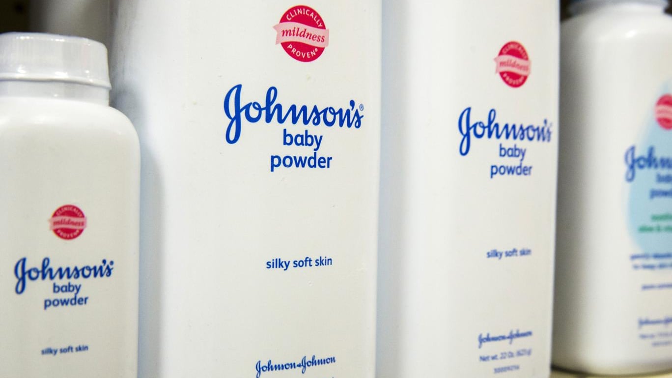 Talco cancerogeno, Johnson&Johnson condannata a maxi risarcimento da 417 milioni
