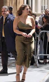 Ashley Graham, seno hot in primo piano 22