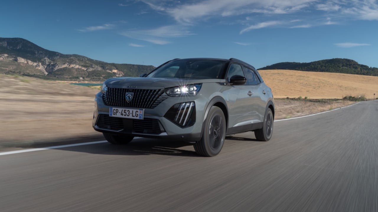 Nuova Peugeot 2008: si aggiorna nel 2023, con più qualità, tecnologia e autonomia per l’elettrica. Prova in anteprima