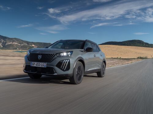 Nuova Peugeot 2008: si aggiorna nel 2023, con più qualità, tecnologia e autonomia per l’elettrica. Prova in anteprima