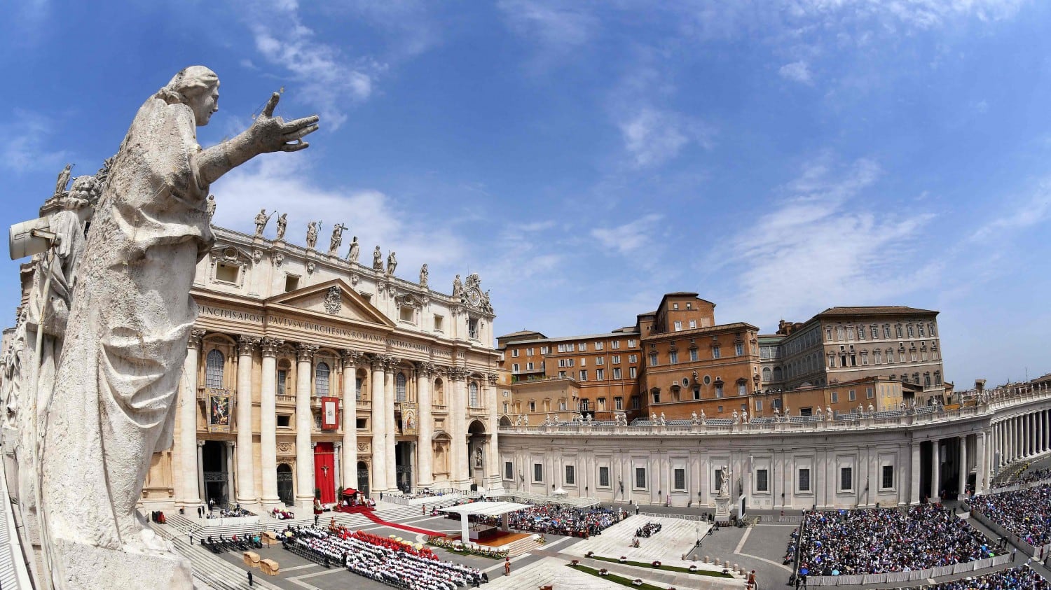 Quegli investimenti del Vaticano su Lapo Elkann e in un film su Elton John