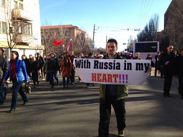 Manifestazione filorussa a Donetsk 2