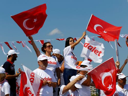 Turchia, centinaia di migliaia alla Marcia della Giustizia contro le purghe di Erdogan