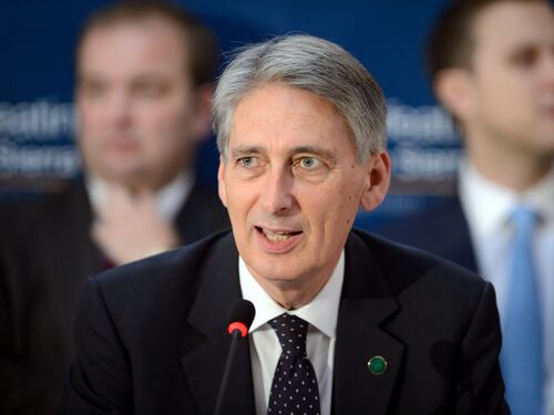 Diktat della Gb a Bruxelles: "Riformi l'immigrazione oppure usciremo dall'Ue"