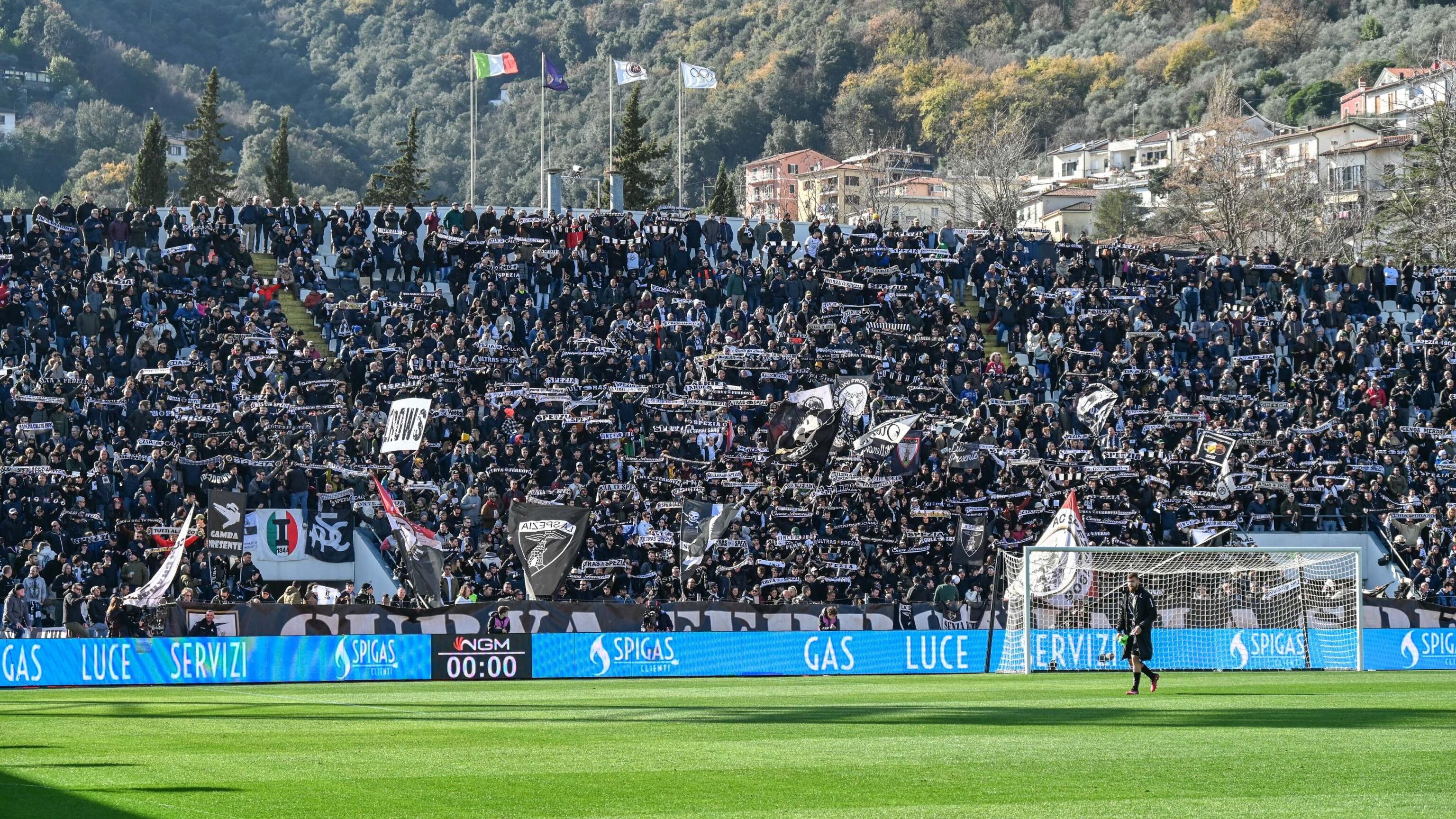 I vergognosi cori contro Napoli e Maradona: cosa è successo a La Spezia