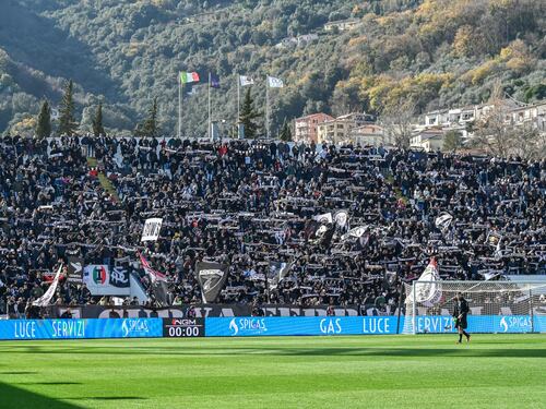 I vergognosi cori contro Napoli e Maradona: cosa è successo a La Spezia