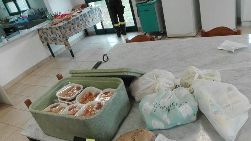 La protesta dei pompieri: "Cibi preconfezionati" 1