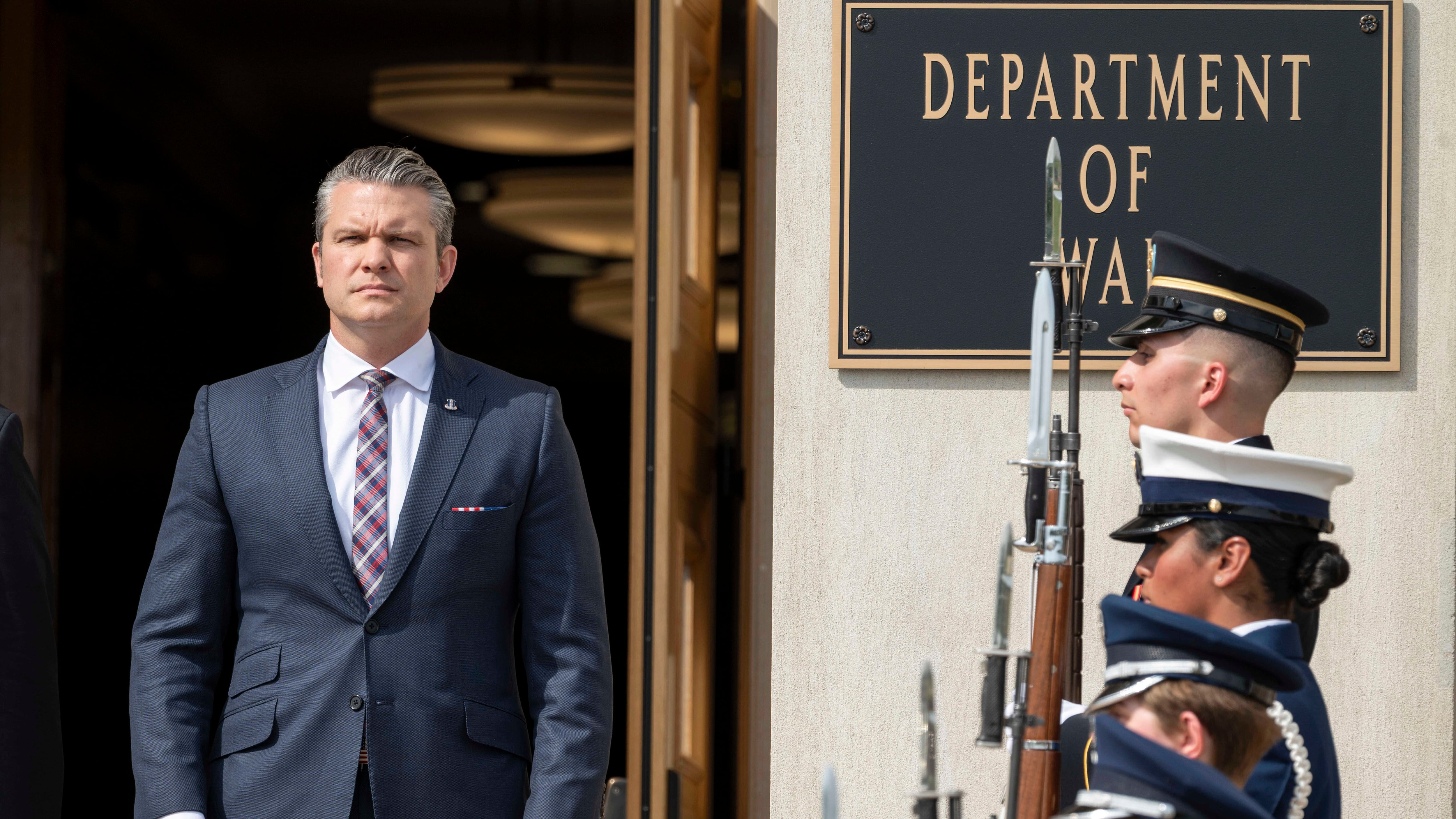 "Crimini di guerra". I Dem contro Hegseth: chiesto l'impeachment