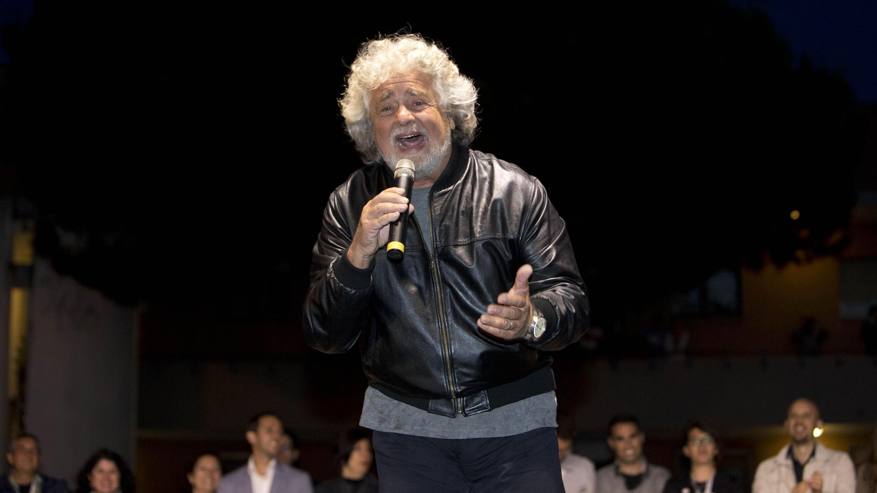 Ecco la democrazia di Grillo: fuori i giornalisti dal Parlamento