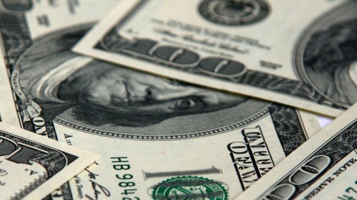 Usa, lasciano nel ristorante 32mila dollari. Il cameriere li riconsegna