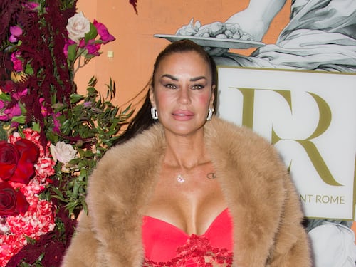 Antonella Mosetti, Onlyfans e la gamba cosparsa di miele: "50mila euro per un video porno"