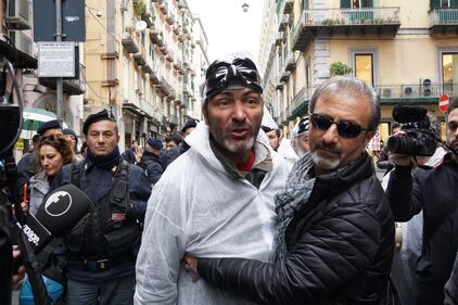 Le proteste alla convention di Bassolino 4