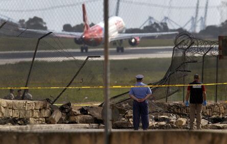 Malta, aereo di sorveglianza doganale francese si schianta nell'aeroporto La Valletta 6