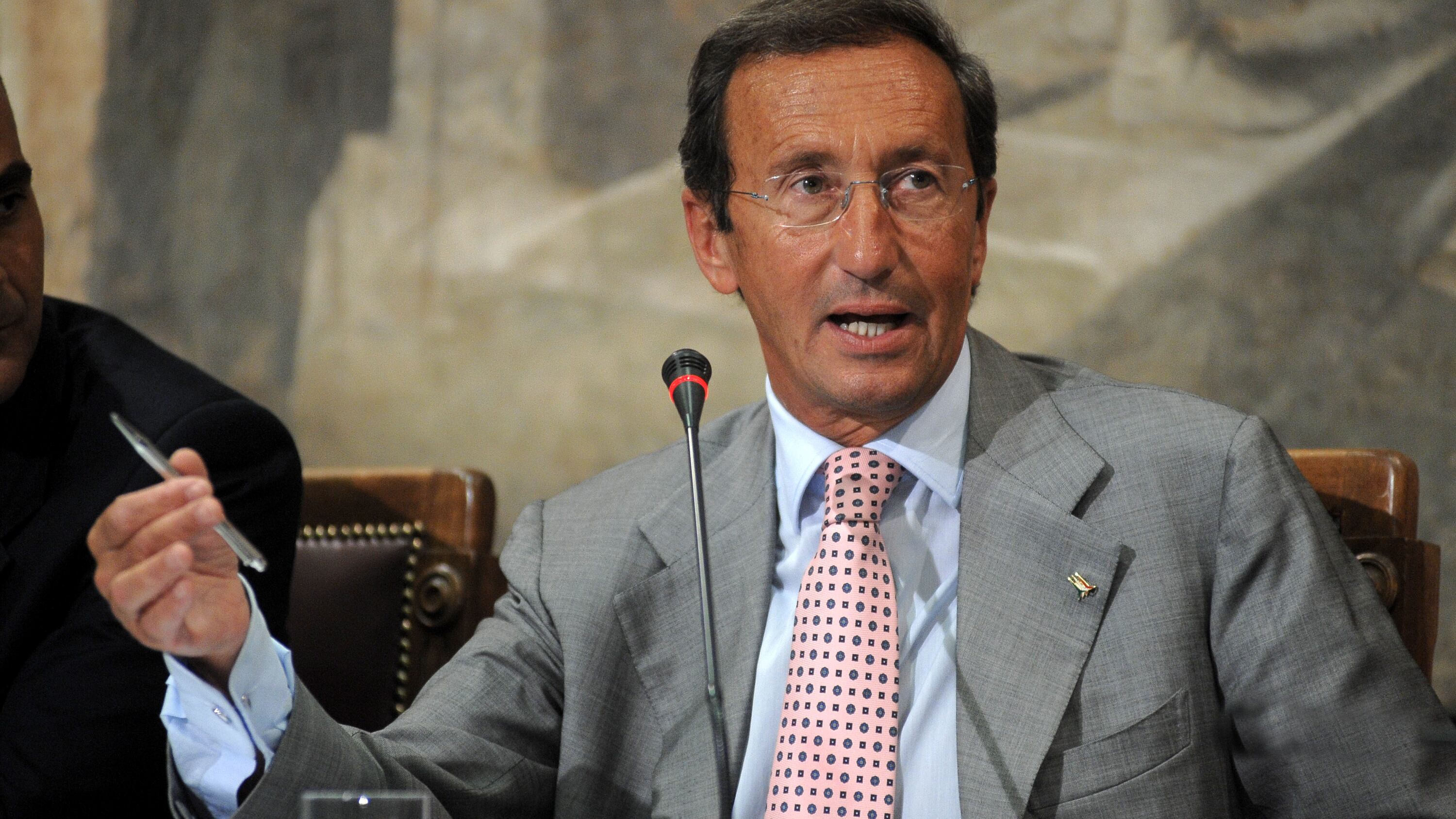 Fini fa entrare le unioni gay in Parlamento
