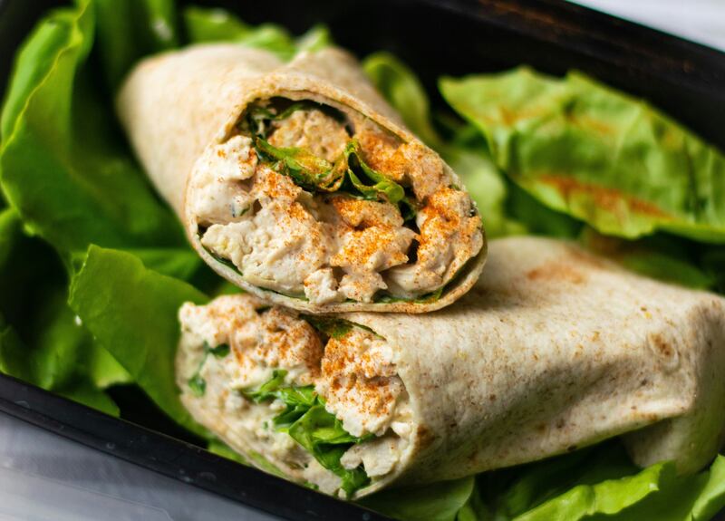 Wrap con pollo, feta e verdure