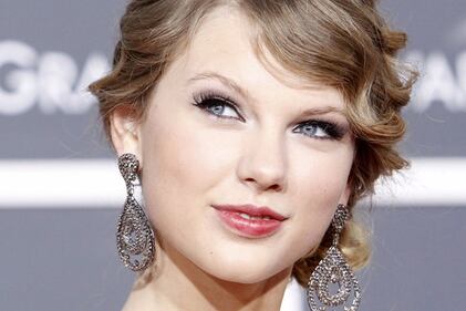 Taylor Swift con un tweet sbaraglia Apple 13