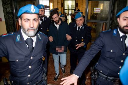 L'arrivo di Alessandro Impagnatiello in tribunale 9