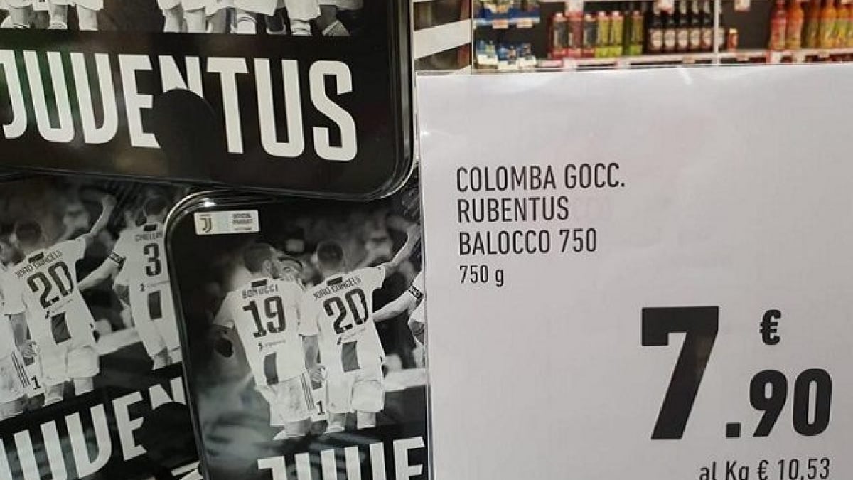 Scrive "Rubentus" su cartello delle colombe bianconere: dipendente a rischio