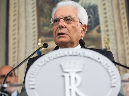 Nasce il governo dell'inciucio. Domani Conte va al Quirinale