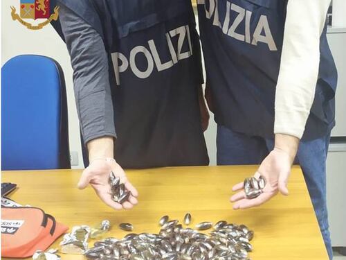 Taranto, spacciava hashish e coca: arrestato giovanissimo