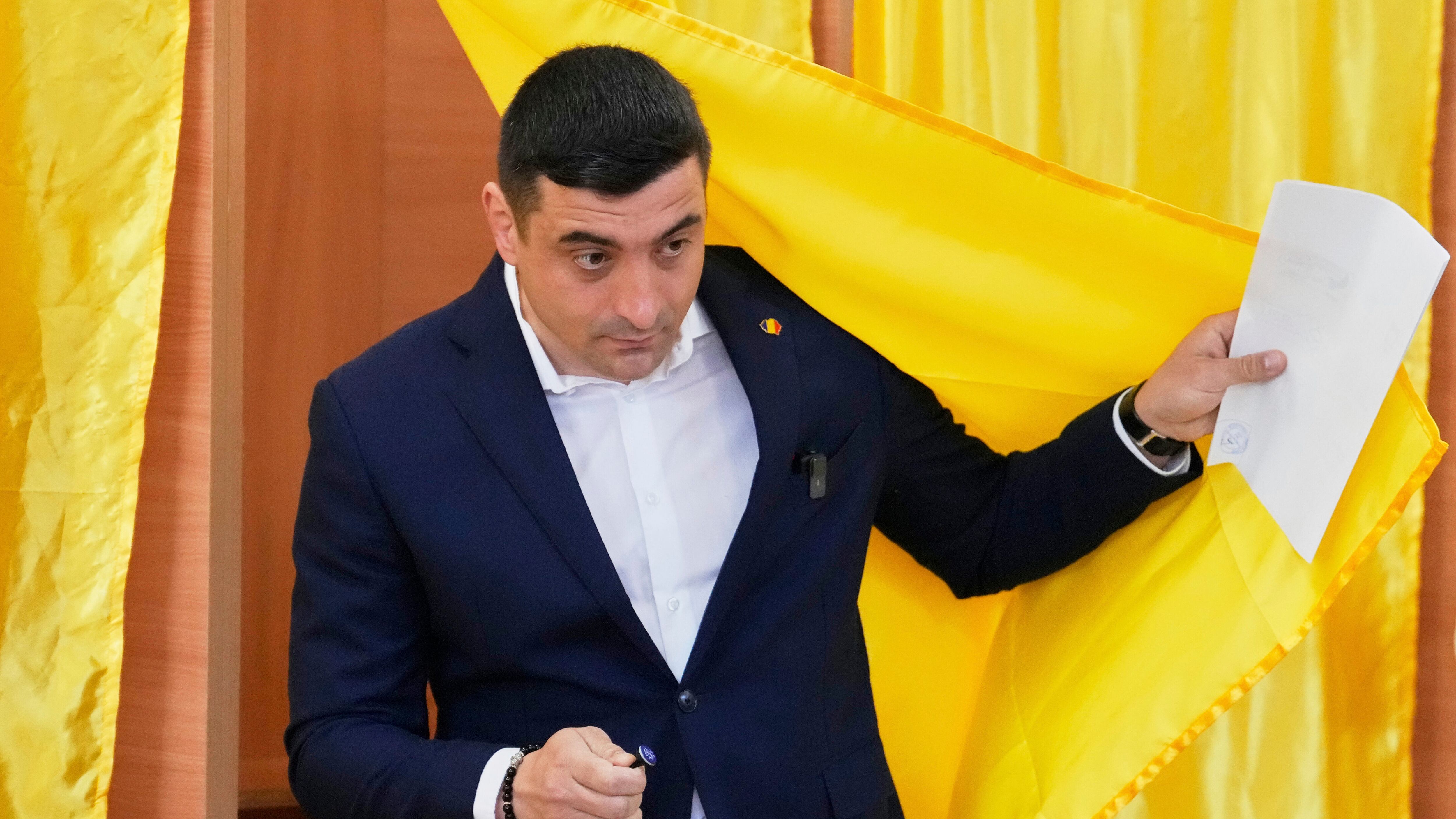 Il primo turno va a Simion. Ma la Romania è spaccata