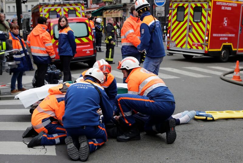 Paura a Parigi: forte esplosione in centro 2