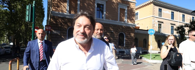 L’incontro con un deputato M5s, l’inoltro di mail a Lavitola e 50 ingressi di una persona estranea: cosa contesta la Rai a Ranucci
