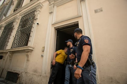 Dai sotterranei fanno un buco ed entrano da Bulgari: bottino di 500mila euro 7