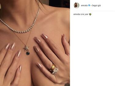 Emily Ratajkowski, topless per il primo anno di matrimonio 2