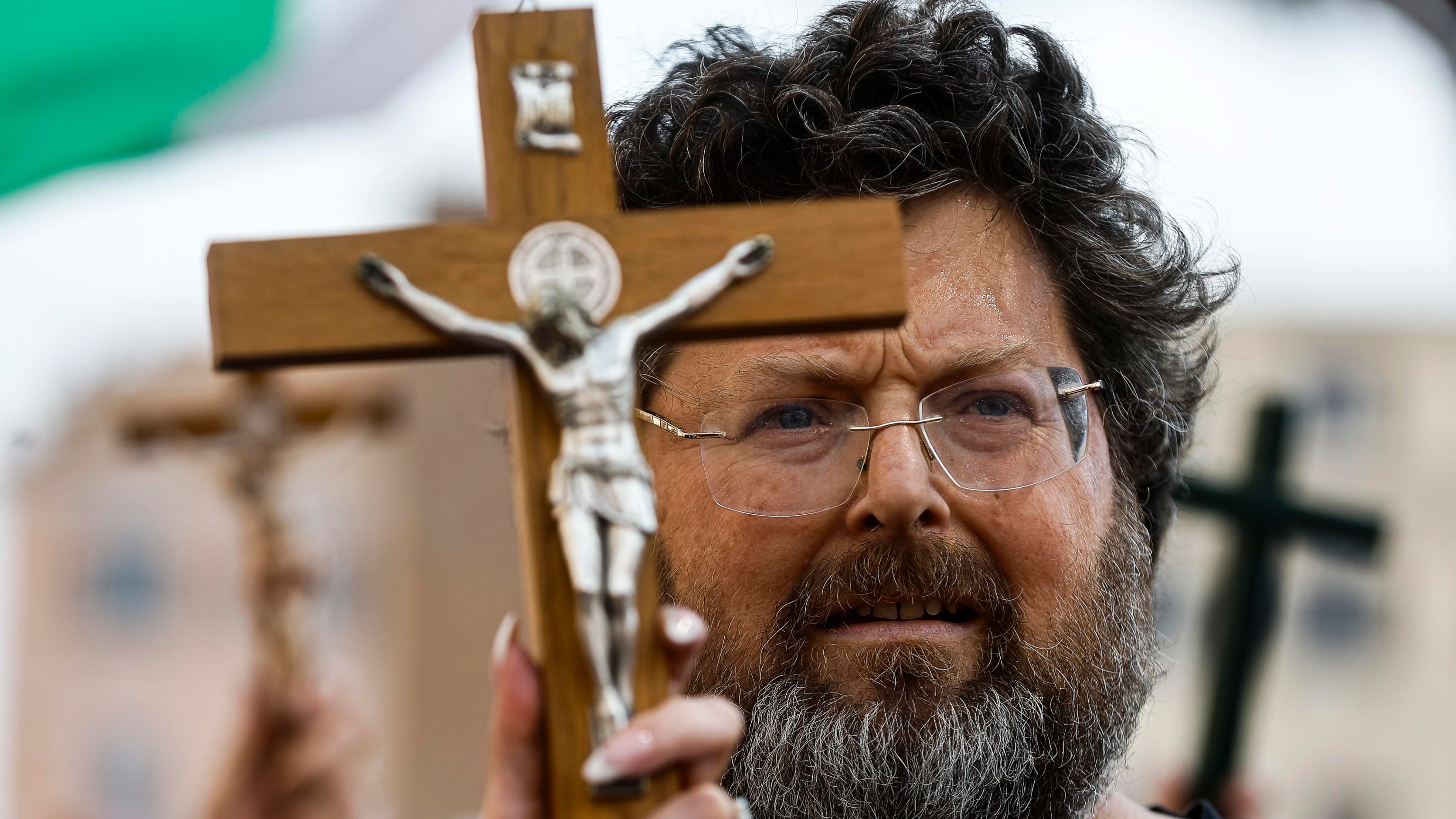 "Io vittima, mi fidavo di Adinolfi perché parlava di Dio. Mi ha portato via i risparmi di una vita"