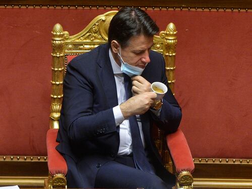 "Fai come Emiliano e De Luca..." Il piano horror per Conte