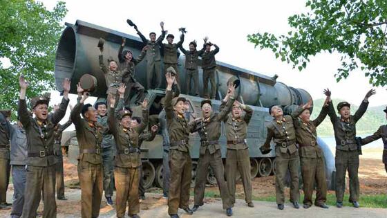 I 13.600 cannoni della Corea del Nord: "A Seul 60mila morti in 24 ore"