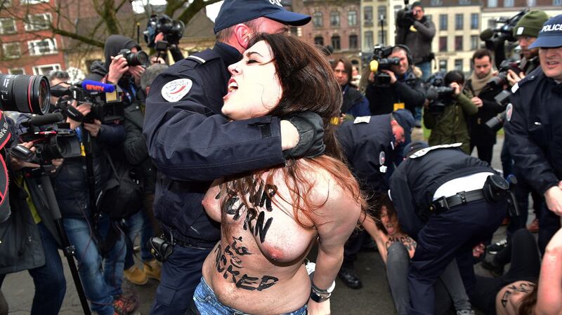 Le Femen contestano DSK 2