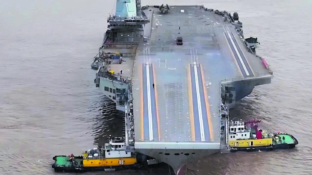 Pechino schiera la super portaerei. A Taiwan scatta la massima allerta