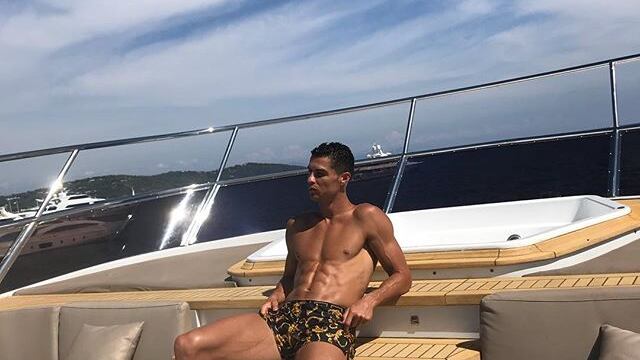 Cristiano Ronaldo pubblica una foto su Instagram: Lucas Vazquez lo punzecchia