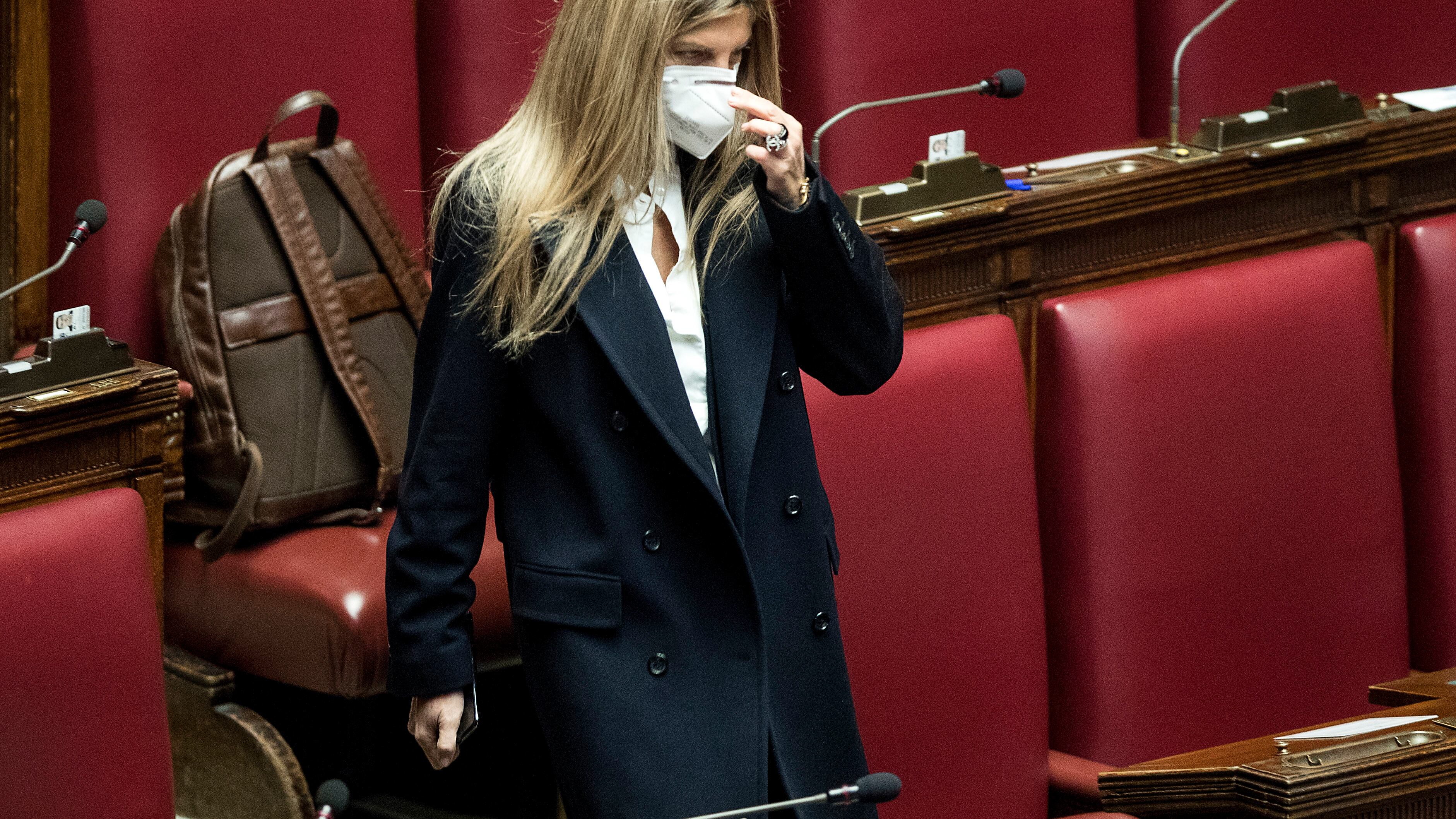 "È emergenza di Stato. Le donne perseguitate devono avere la scorta"