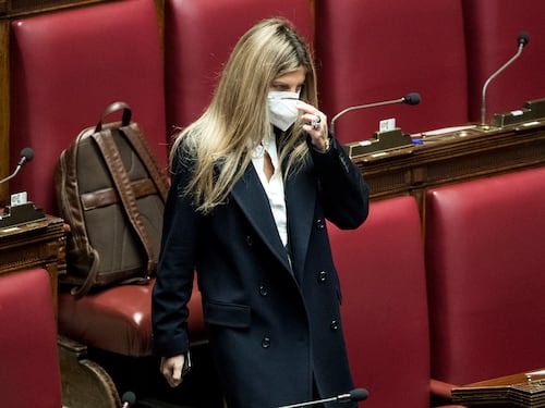 "È emergenza di Stato. Le donne perseguitate devono avere la scorta"