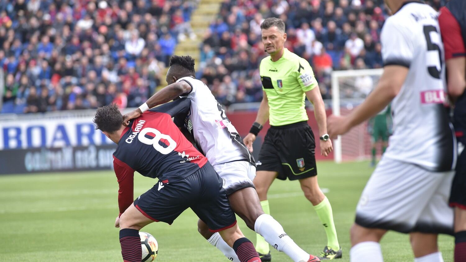 Il Cagliari batte 2-1 l'Udinese: Oddo ora rischia l'esonero