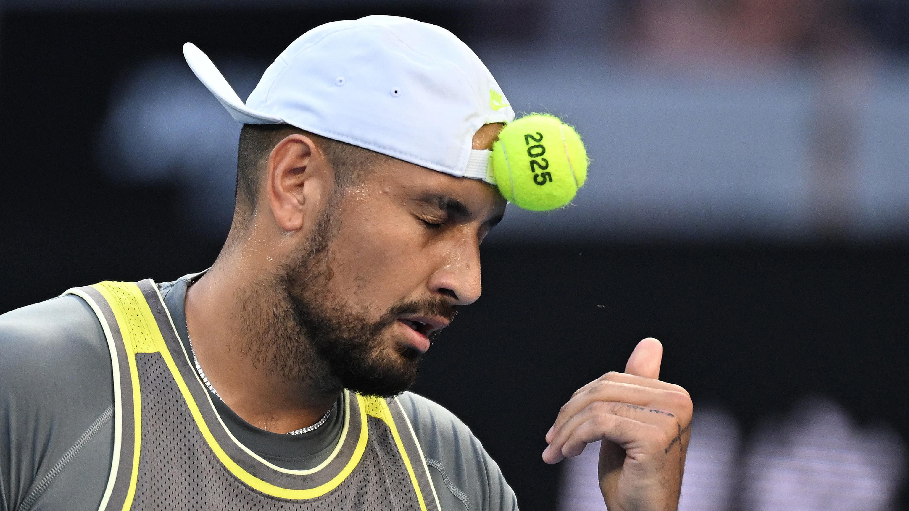 Disastroso Kyrgios: subito eliminato dagli Australian Open impreca in diretta tv