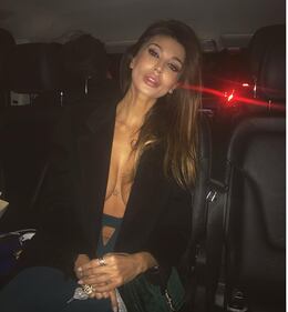 Cristina Buccino sensuale a letto 6