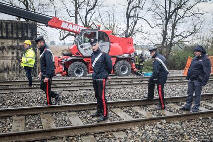 Milano, il crollo di una lastra uccide due operai 2