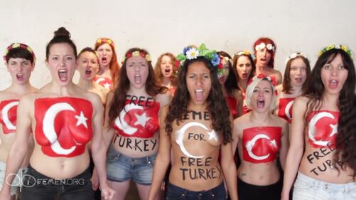 Femen, protesta a seno nudo contro Erdogan 4